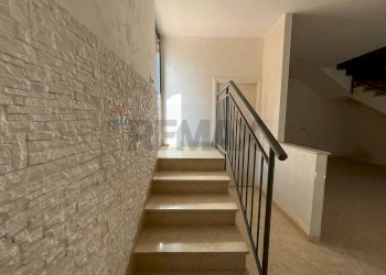 Scale - Villa a Schiera via Fausto Coppi
 
37, Orta di Atella - foto 14