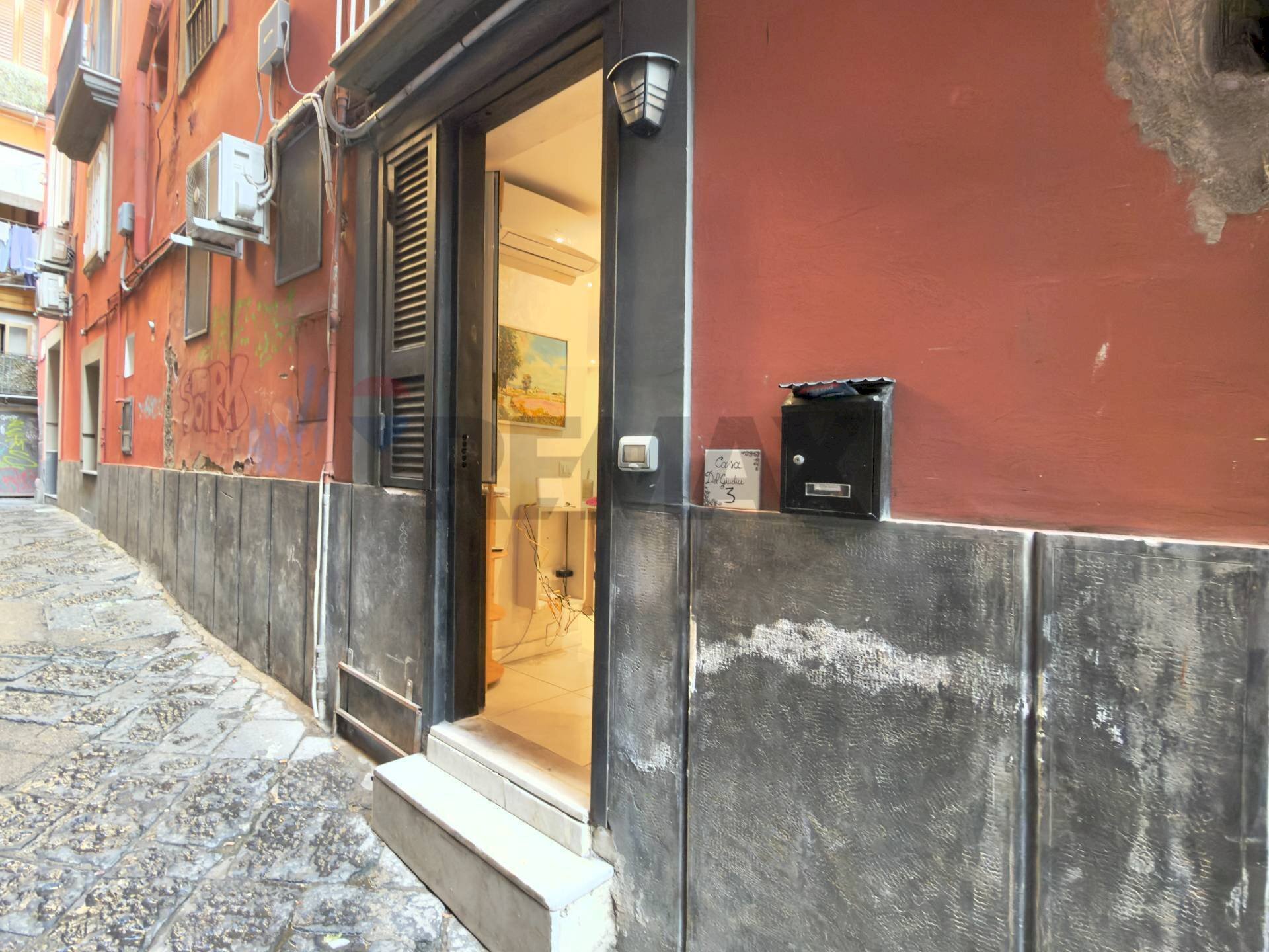 Edificio all\'aperto - One-room apartment Via Francesco Del Giudice
 
3, Napoli - photo 3