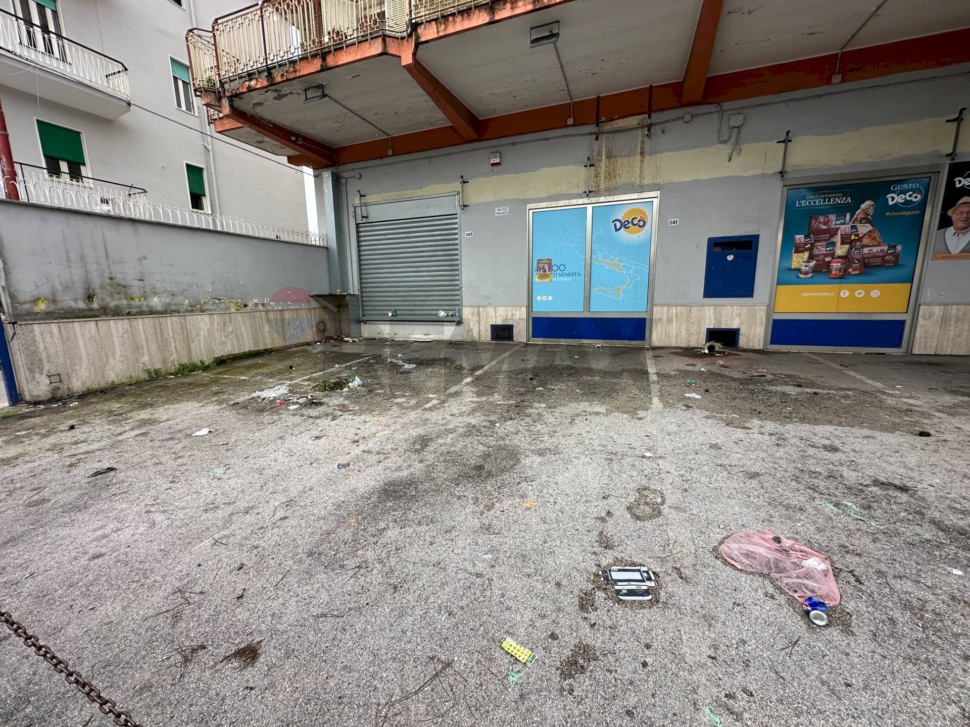 Edificio all\'aperto - Locale Commerciale Via Napoli
 
241, Arzano - foto 1