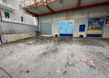 Edificio all\'aperto - Locale Commerciale Via Napoli
 
241, Arzano - foto 1