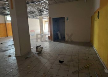 Stanza vuota - Locale Commerciale Via Napoli
 
241, Arzano - foto 10