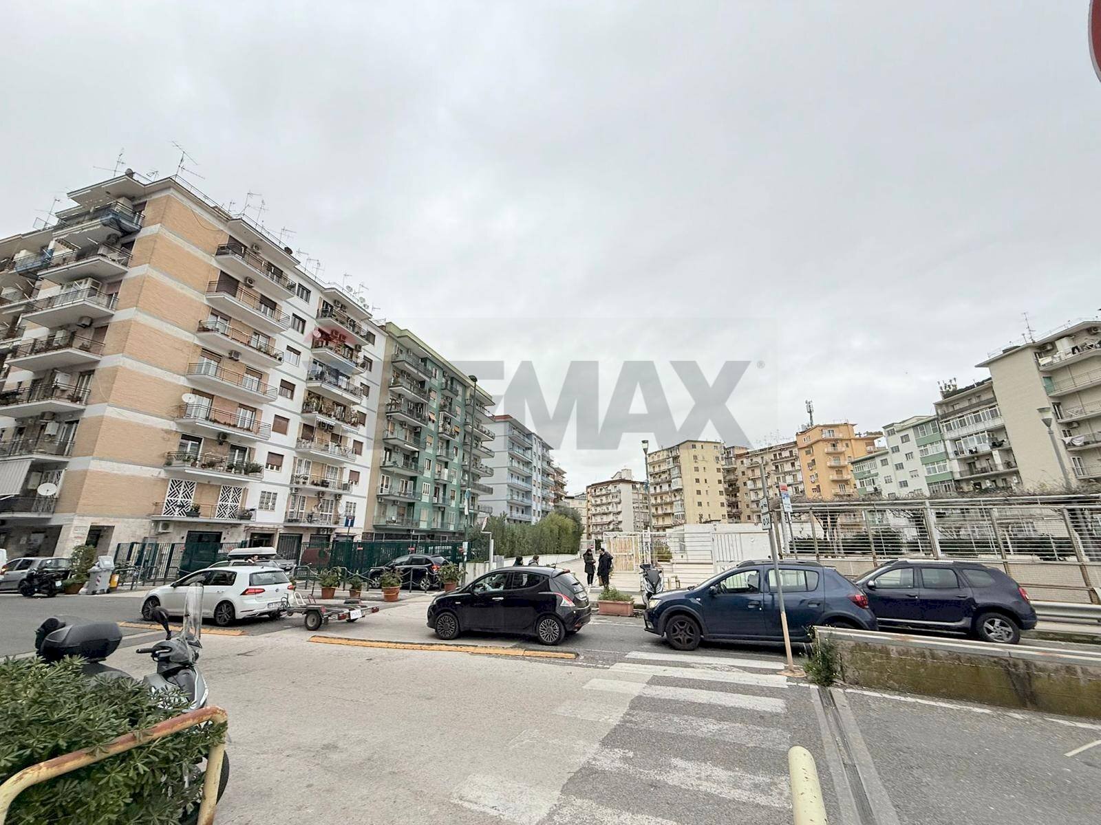 Edificio all\'aperto - Box Via Guido De Ruggiero, Napoli - photo 3