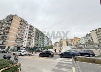 Edificio all\'aperto - Box Via Guido De Ruggiero, Napoli - photo 3