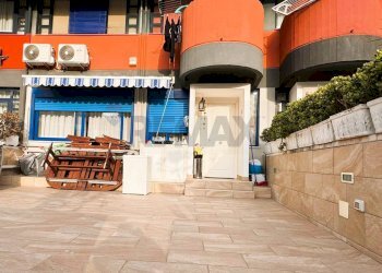 Terrazza - Villa Bifamiliare Via Nicola Nicolini
 
68, Napoli - foto 1