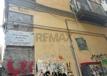 Edificio all\'aperto - Trilocale Via Santa Maria La Nova
 
32, Napoli - foto 1