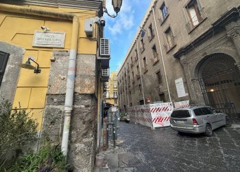 Edificio all\'aperto - Trilocale Via Santa Maria La Nova
 
32, Napoli - foto 2