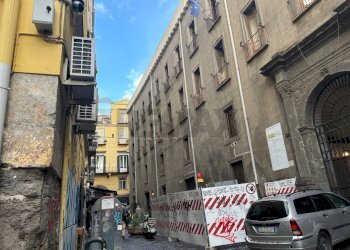 Edificio all\'aperto - Trilocale Via Santa Maria La Nova
 
32, Napoli - foto 3