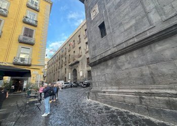 Edificio all\'aperto - Trilocale Via Santa Maria La Nova
 
32, Napoli - foto 4