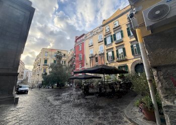 Edificio all\'aperto - Trilocale Via Santa Maria La Nova
 
32, Napoli - foto 7