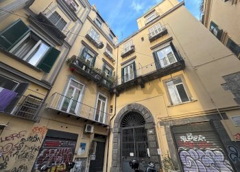 Edificio all\'aperto - Trilocale Via Santa Maria La Nova
 
32, Napoli - foto 9