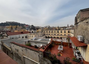 Edificio all\'aperto - Trilocale Via Santa Maria La Nova
 
32, Napoli - foto 11