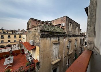 Edificio all\'aperto - Trilocale Via Santa Maria La Nova
 
32, Napoli - foto 12