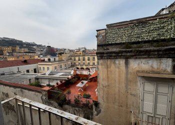 Edificio all\'aperto - Trilocale Via Santa Maria La Nova
 
32, Napoli - foto 13