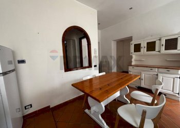 Sala da pranzo - Trilocale Via Santa Maria La Nova
 
32, Napoli - foto 15