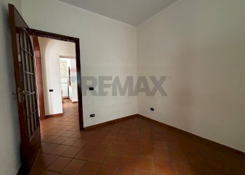 Stanza vuota - Trilocale Via Santa Maria La Nova
 
32, Napoli - foto 17