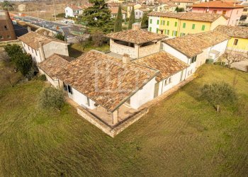 Foto 1 - Villa via Croce Bianca
 
63, Cavriana - photo 1