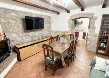 Sala da pranzo - Villa Strada Reggionale
 
82, Campodimele - photo 9