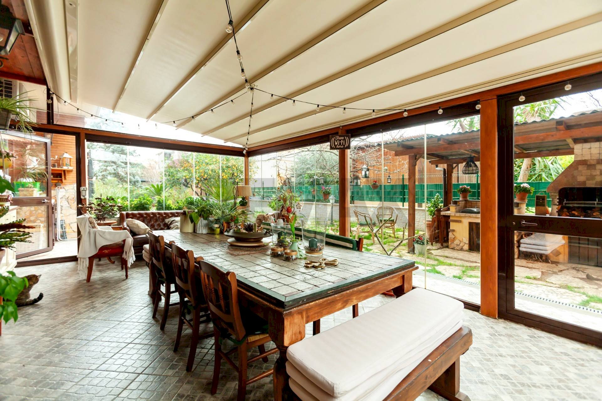 Sala da pranzo - Three-room apartment Via Del Fosso Dell'acqua Mariana
 
117, Roma - photo 1