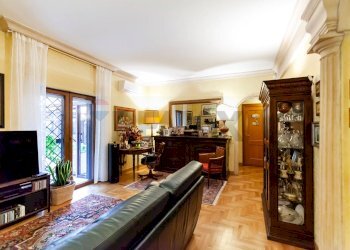 Soggiorno - Three-room apartment Via Del Fosso Dell'acqua Mariana
 
117, Roma - photo 5