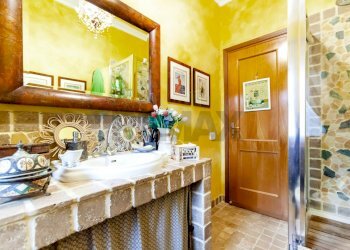 Bagno - Three-room apartment Via Del Fosso Dell'acqua Mariana
 
117, Roma - photo 17