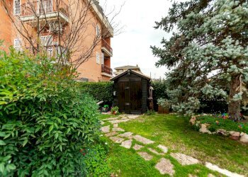 Giardino - Three-room apartment Via Del Fosso Dell'acqua Mariana
 
117, Roma - photo 18