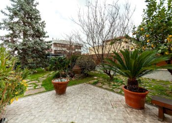 Giardino - Three-room apartment Via Del Fosso Dell'acqua Mariana
 
117, Roma - photo 19