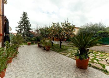 Giardino - Three-room apartment Via Del Fosso Dell'acqua Mariana
 
117, Roma - photo 21