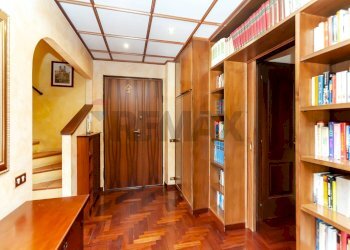 Hall / corridoio - Four-room apartment Via Serravalle Di Chienti
 
22, Roma - photo 3