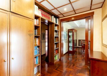 Hall / corridoio - Four-room apartment Via Serravalle Di Chienti
 
22, Roma - photo 4