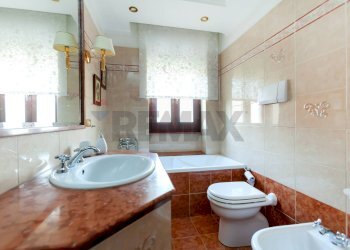 Bagno - Four-room apartment Via Serravalle Di Chienti
 
22, Roma - photo 17