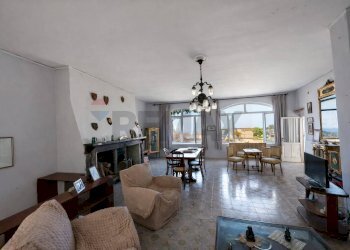 Sala da pranzo - Villa corso vittorio emanuele
 
8, Casamicciola Terme - photo 5