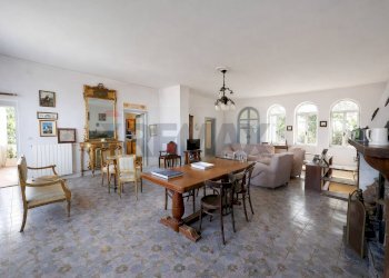 Sala da pranzo - Villa corso vittorio emanuele
 
8, Casamicciola Terme - photo 6