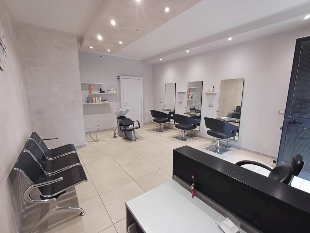 Interno non residenziale - Male - Female Hairdressers via Boves, Carpi - photo 1