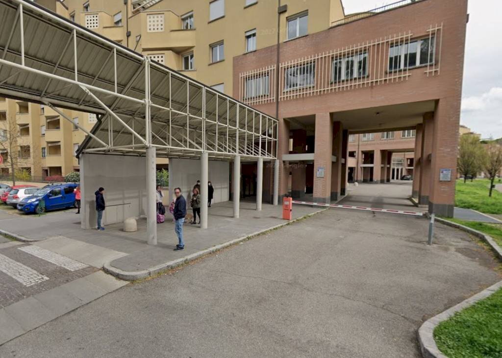 Facciata - Box via Sante Vincenzi, 42, Bologna (zona Massarenti) - foto 3