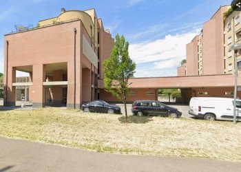 Zona - Box via Sante Vincenzi, 42, Bologna (zona Massarenti) - foto 1