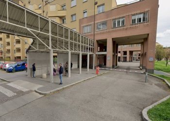 Facciata - Box via Sante Vincenzi, 42, Bologna (zona Massarenti) - foto 3