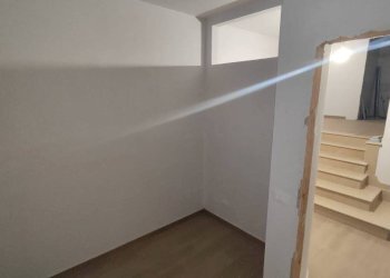 Cabina armadio - Three-room apartment Lizzano - photo 10