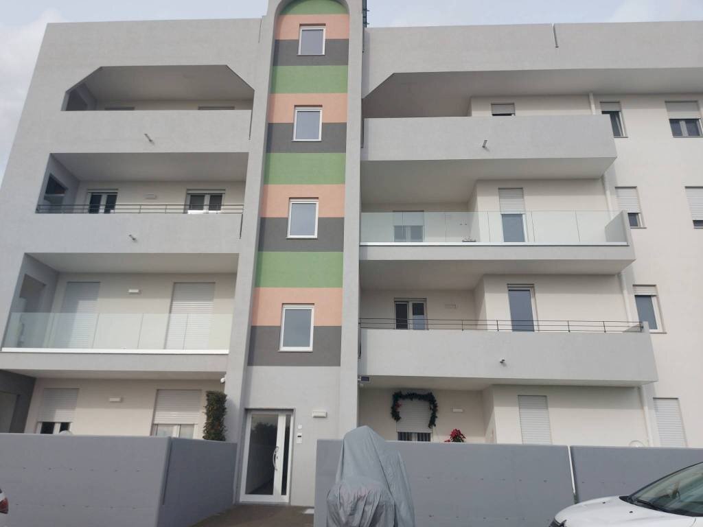 Facciata - Three-room apartment viale della Liberazione, 88, Taranto - photo 2