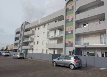 Facciata - Three-room apartment viale della Liberazione, 88, Taranto - photo 1