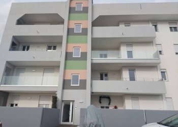 Facciata - Three-room apartment viale della Liberazione, 88, Taranto - photo 2