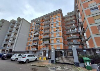 Facciata - Trilocale via Lago di Bolsena, Taranto - foto 1