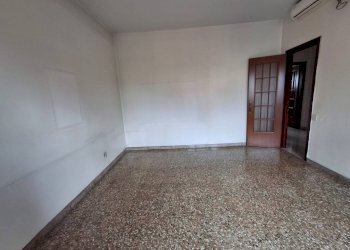 Camera da letto - Trilocale via Lago di Bolsena, Taranto - foto 7