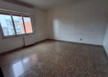 Camera da letto - Trilocale via Lago di Bolsena, Taranto - foto 9