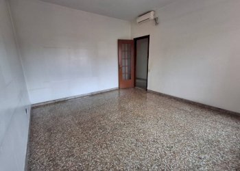 Camera da letto - Trilocale via Lago di Bolsena, Taranto - foto 10