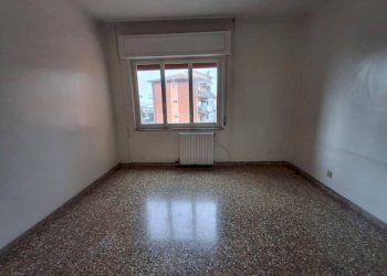 Camera da letto - Trilocale via Lago di Bolsena, Taranto - foto 12