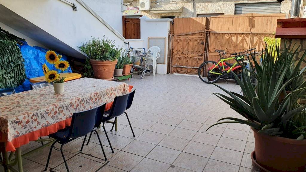 Cortile interno - Villa viale Unità d'Italia, Pulsano - foto 1