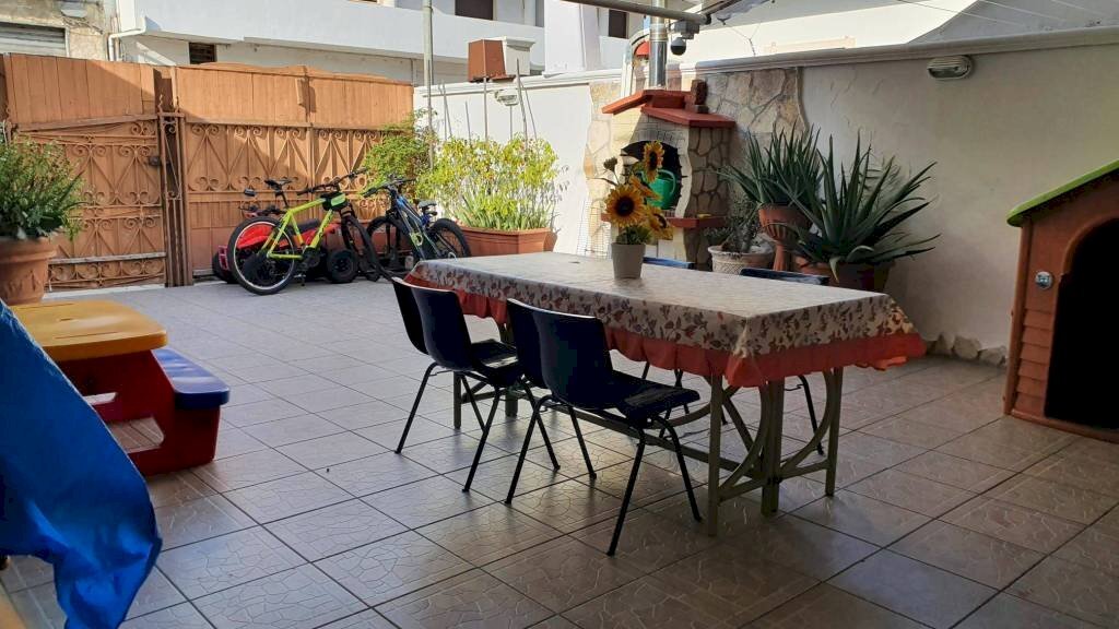 Cortile interno - Villa viale Unità d'Italia, Pulsano - foto 2