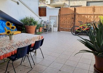 Cortile interno - Villa viale Unità d'Italia, Pulsano - foto 1