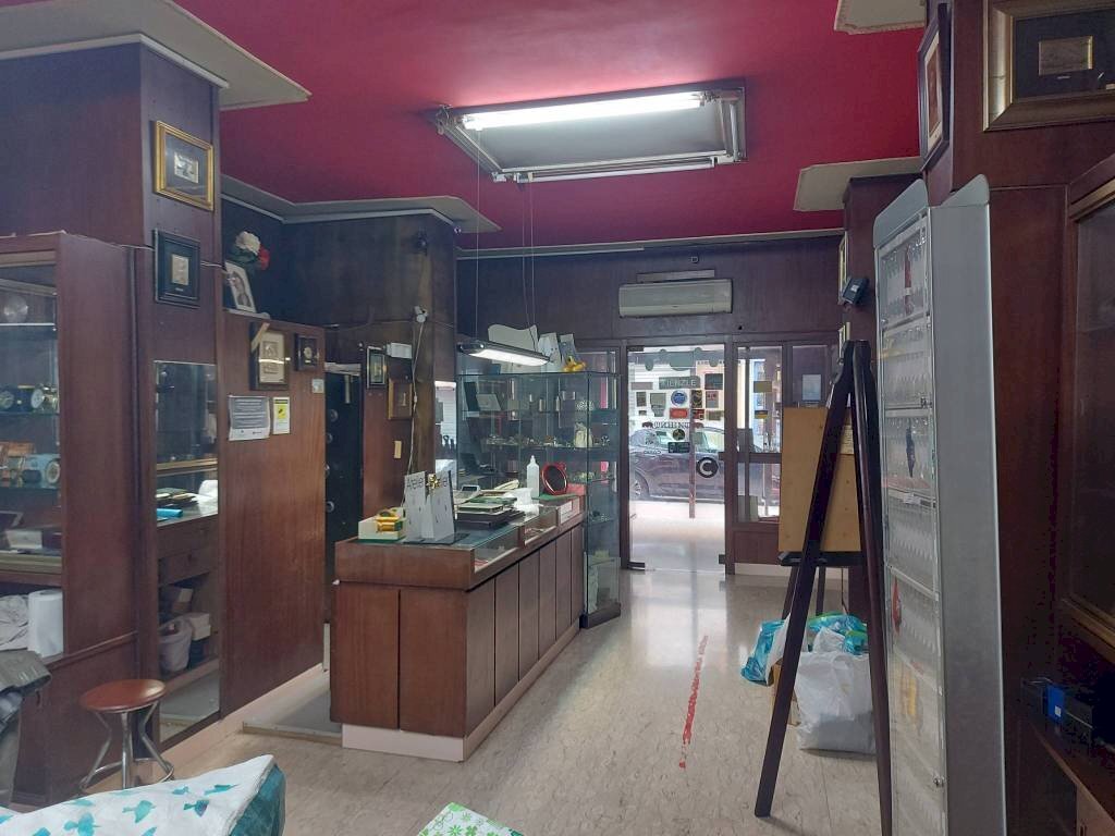 Interno non residenziale - Negozio via Giuseppe Mazzini, 202, Taranto - foto 2