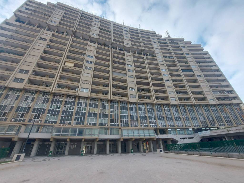 Facciata - Ufficio piazzale Bestat, Taranto - foto 1